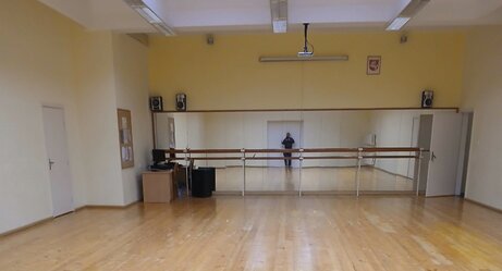 Paupio g. 1 Utena, Lithuania - Utenos Adolfo Šapokos gimnazijos choreografijos salė